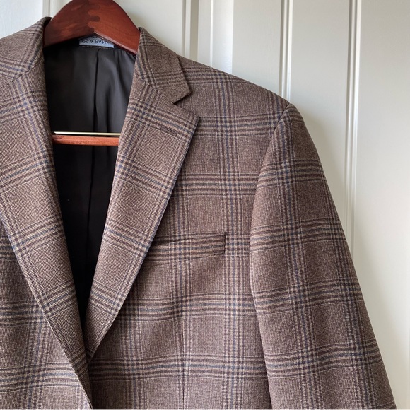 Jos A Bank Plaid Blazer 40R Traveler Collection - Great Condition! - Picture 1 of 9